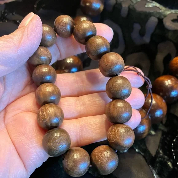 GRADUATED WOODEN BEAD NECKLACE (18” LONG) AND MATCHING BRACELET - Picture 9 of 11